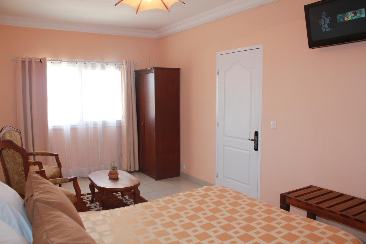 K.méléon-Hôtel Antananarivo Exterior foto